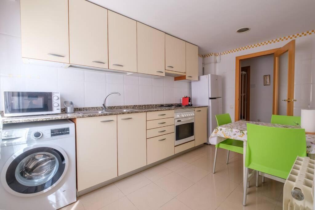 Apartamento En Complejo Residencial, Con Piscina. Salou Luaran gambar