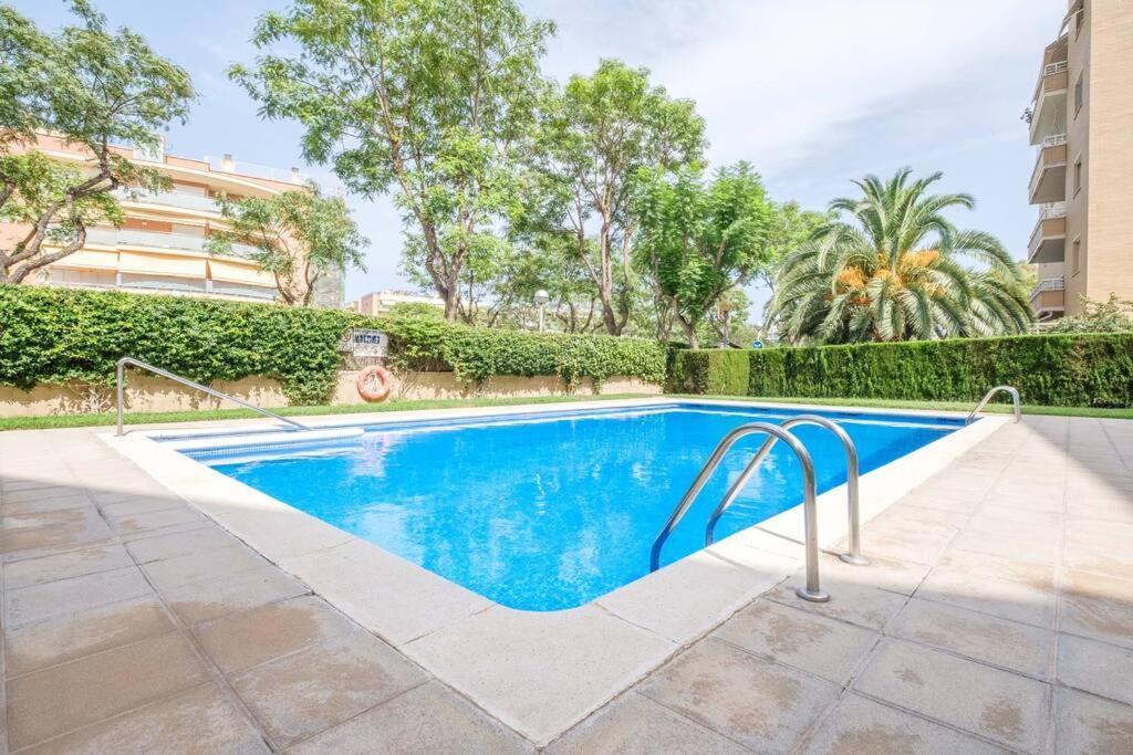 Apartamento En Complejo Residencial, Con Piscina. Salou Luaran gambar